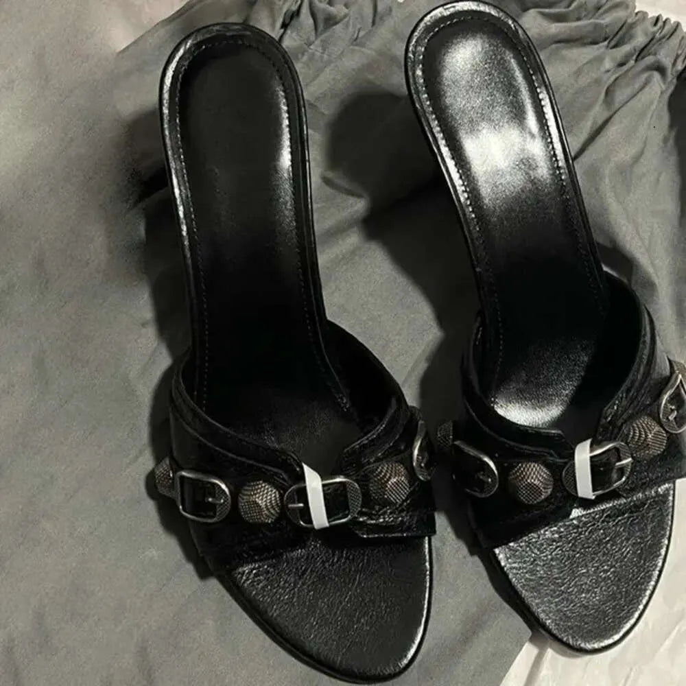 Women's Casual Mules Shoes Summer Fashion Button Decoration Slippers Ladies Outside Slides Plus Size 42 Sandals Kq8